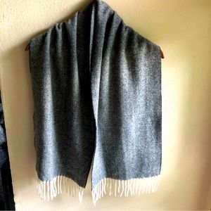 100% Lambswool Scarf. Made in Italy. Grey/Cream Herringbone Pattern 56" x 12"